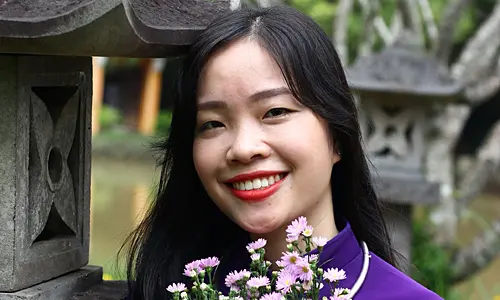 Cô gái tự học tiếng Trung để du học